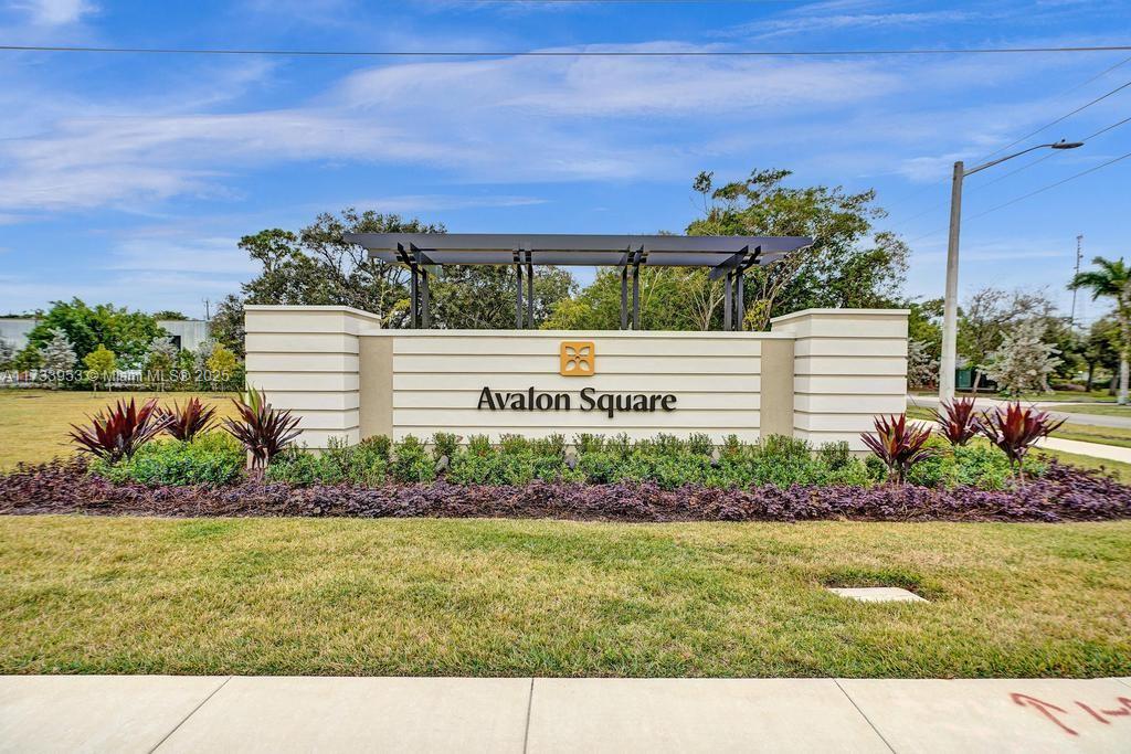 AVALON SQUARE - Residential