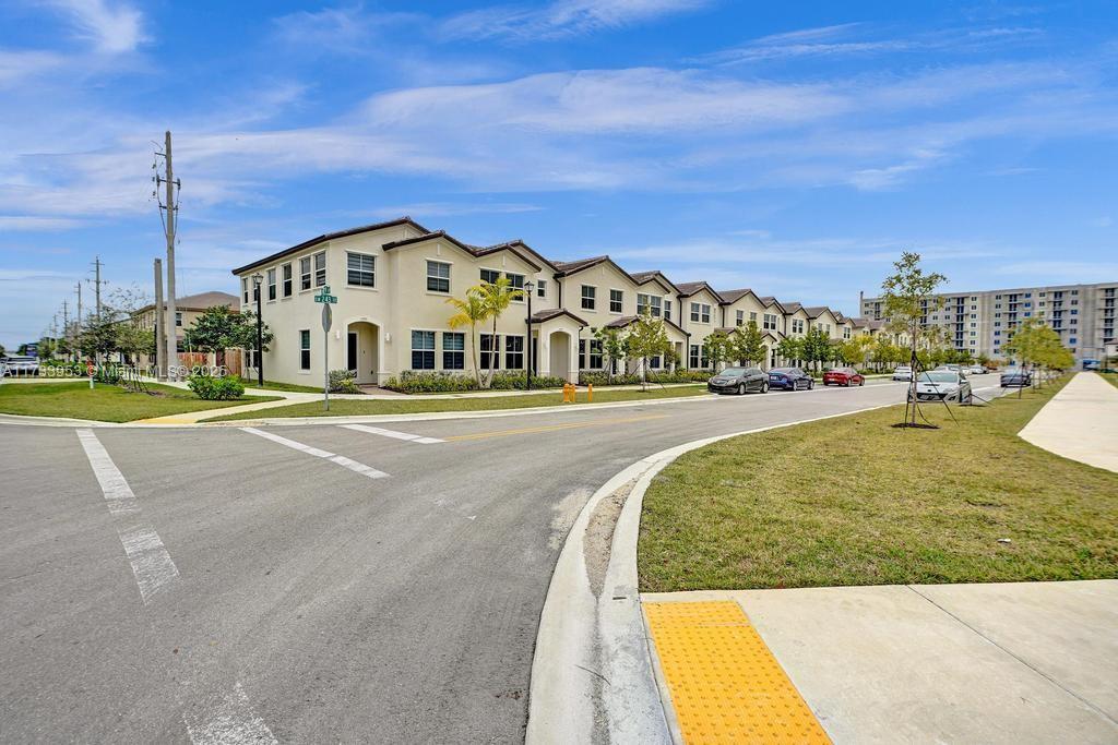 AVALON SQUARE - Residential