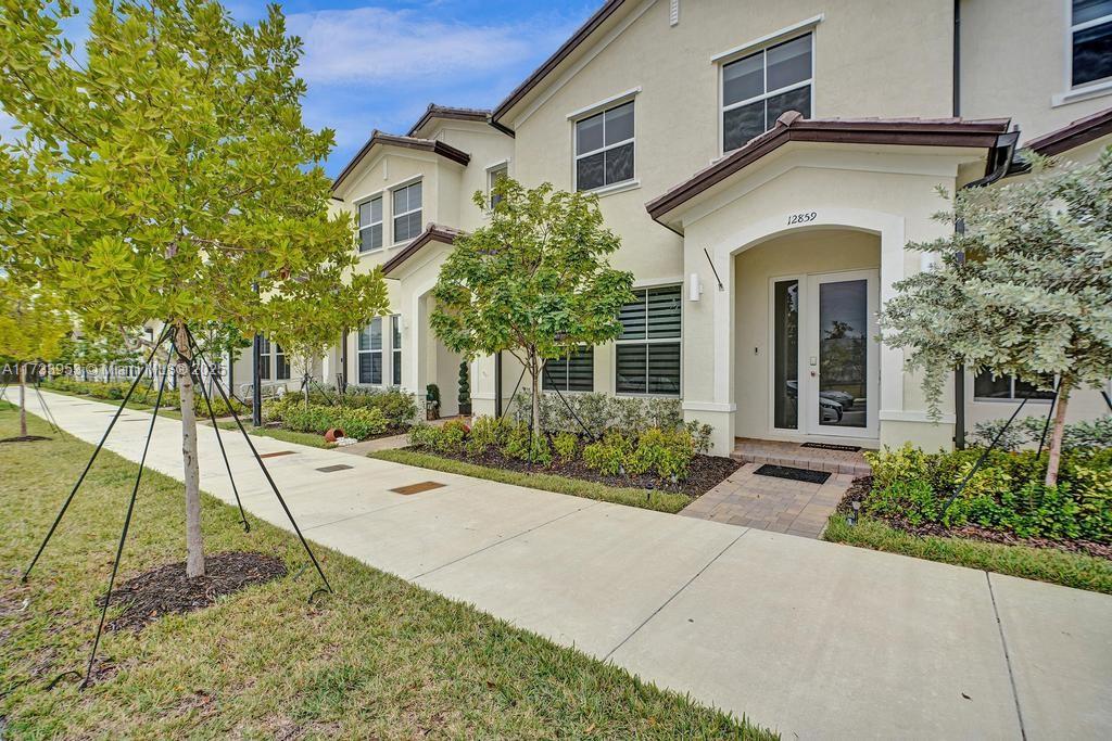 AVALON SQUARE - Residential