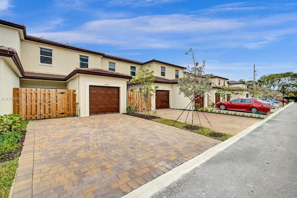 AVALON SQUARE - Residential