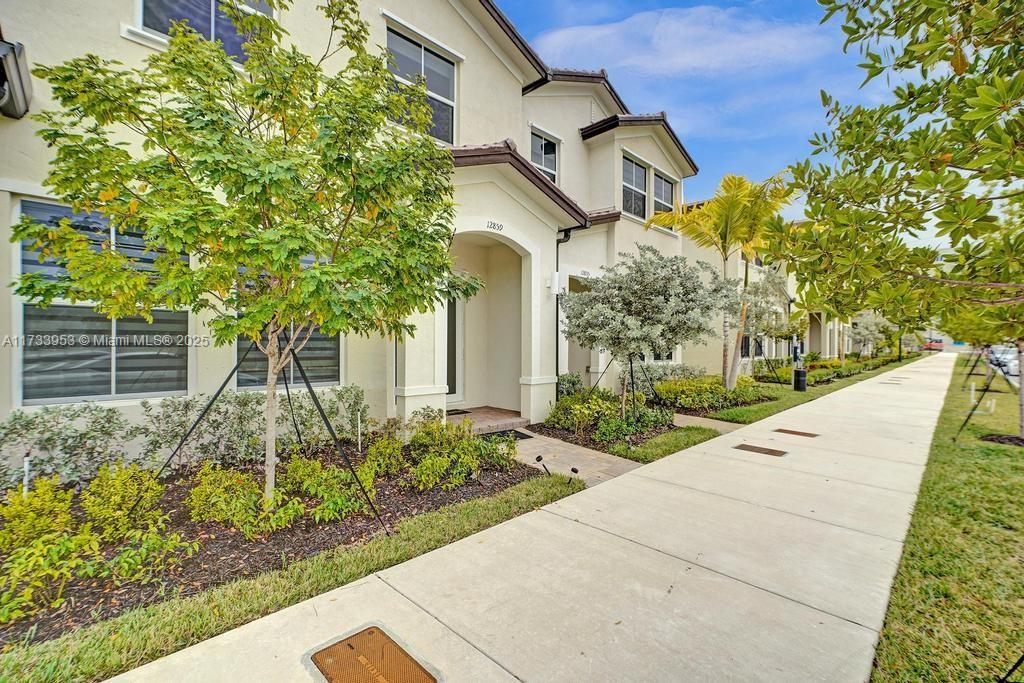 AVALON SQUARE - Residential