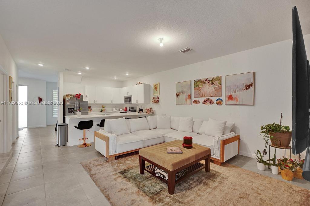 AVALON SQUARE - Residential