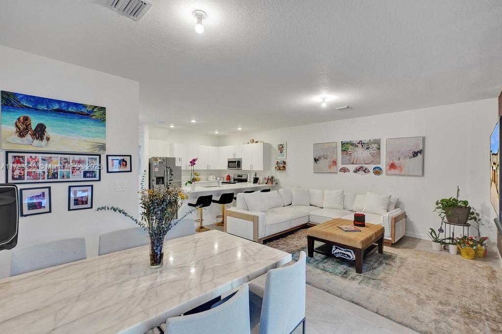 AVALON SQUARE - Residential