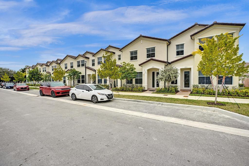 AVALON SQUARE - Residential