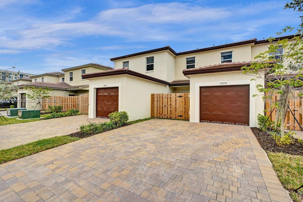 AVALON SQUARE - Residential