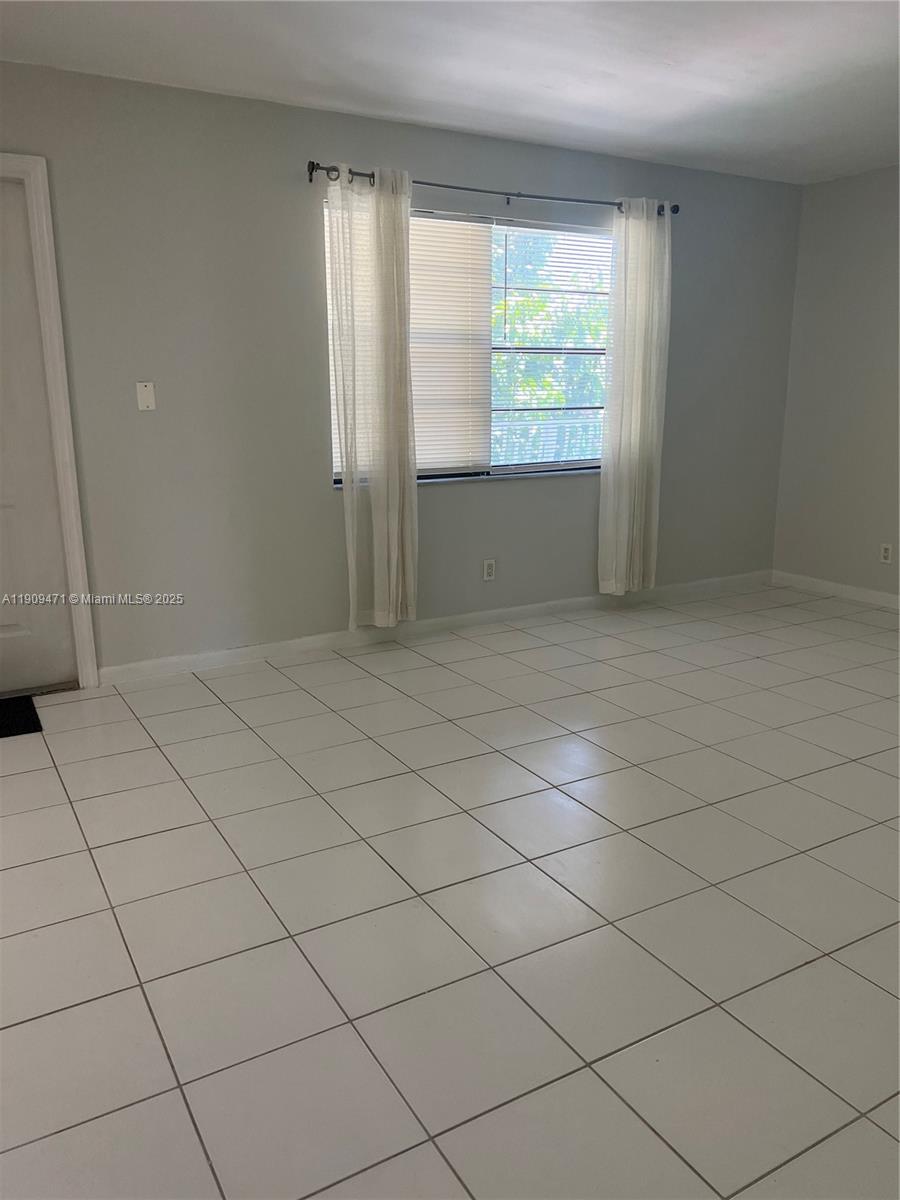 PALM VILLAGE CLUB CONDO - Residential Lease