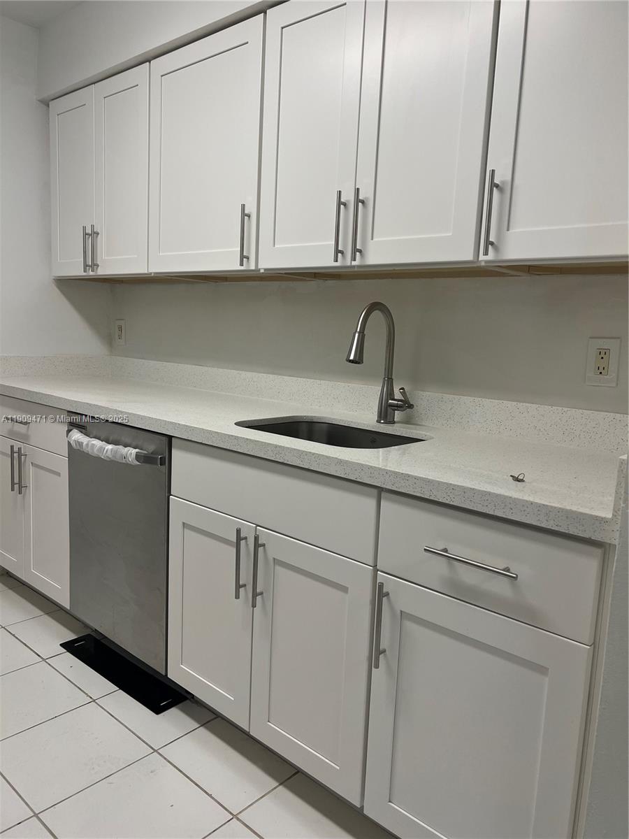 PALM VILLAGE CLUB CONDO - Residential Lease