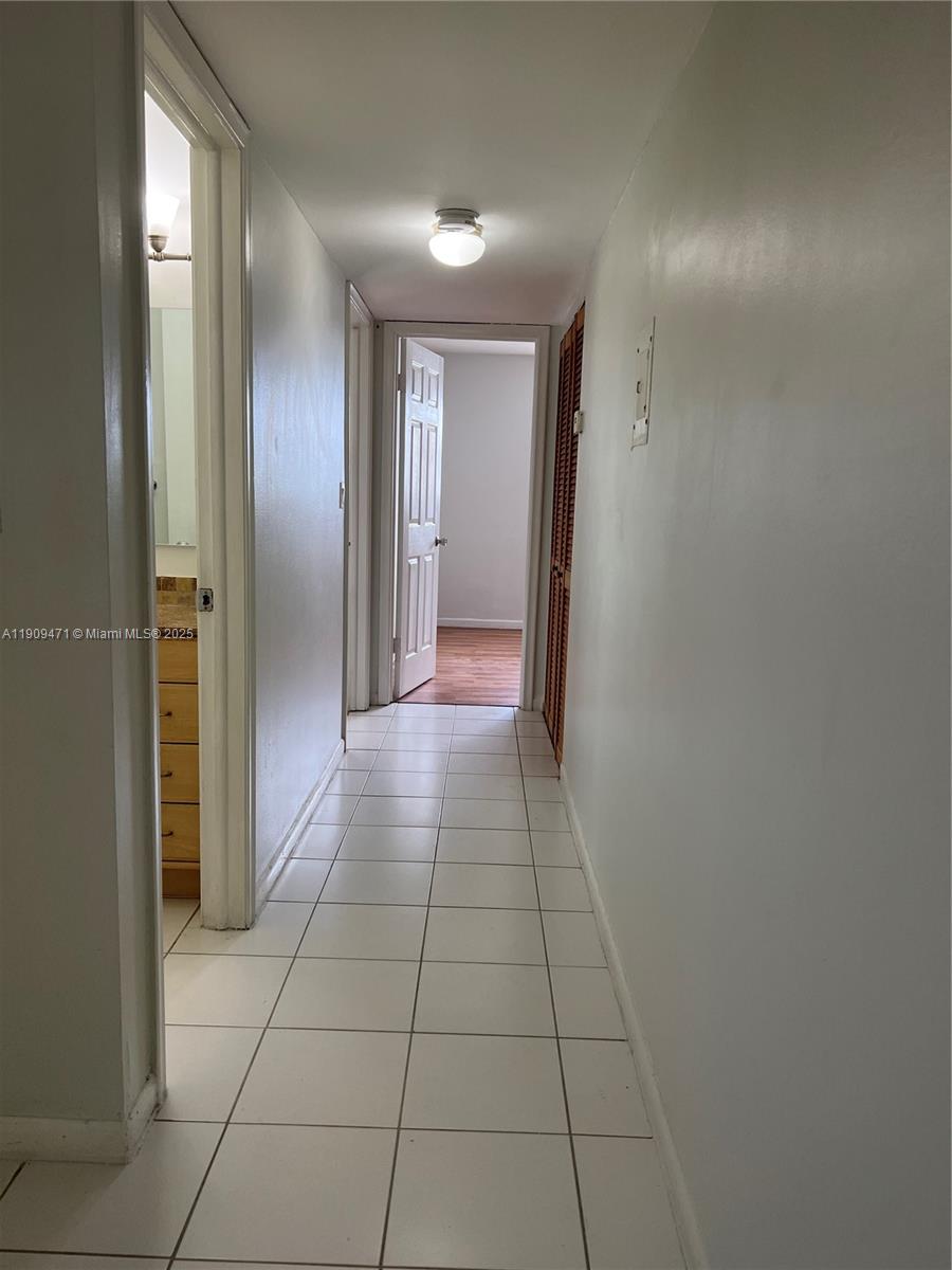 PALM VILLAGE CLUB CONDO - Residential Lease