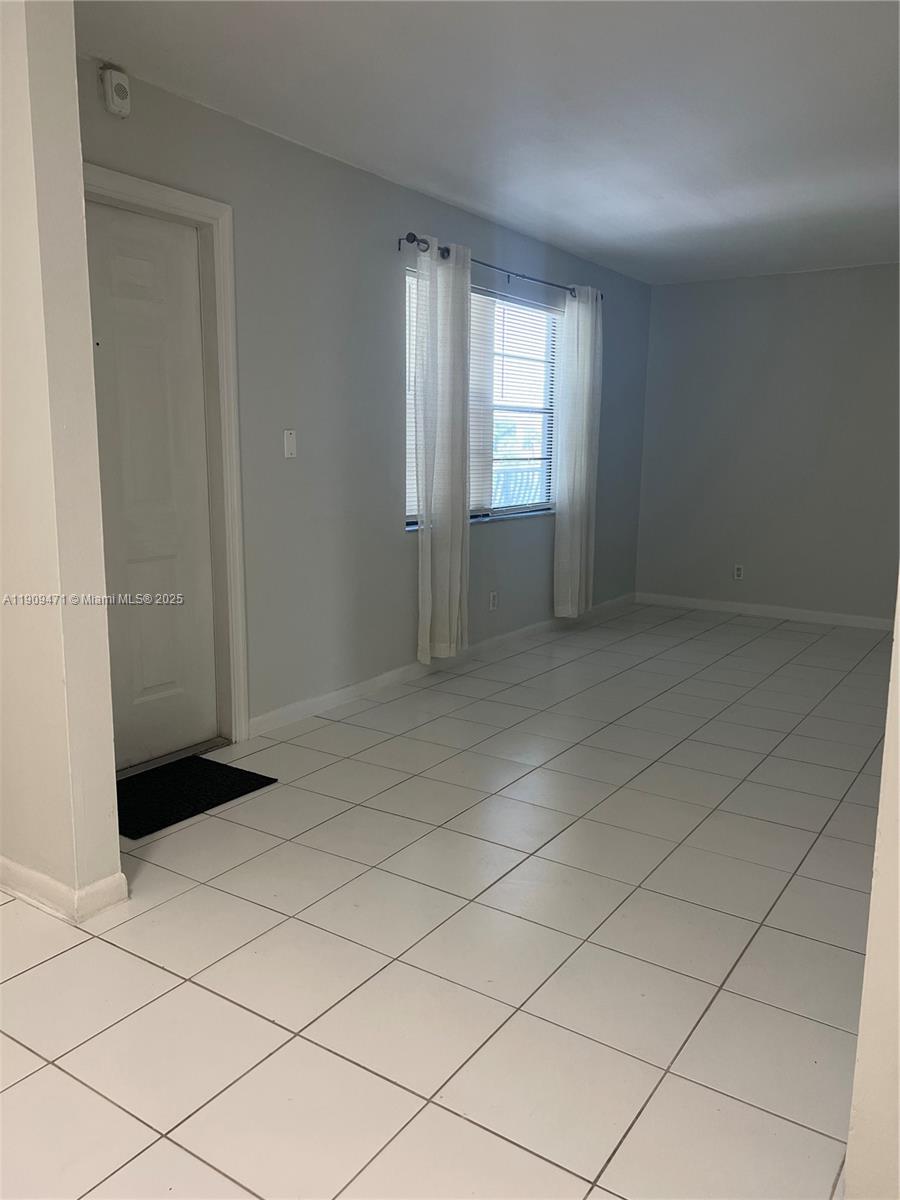 PALM VILLAGE CLUB CONDO - Residential Lease