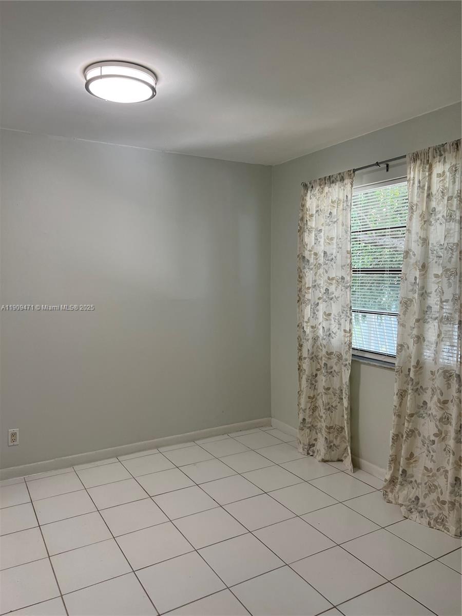 PALM VILLAGE CLUB CONDO - Residential Lease