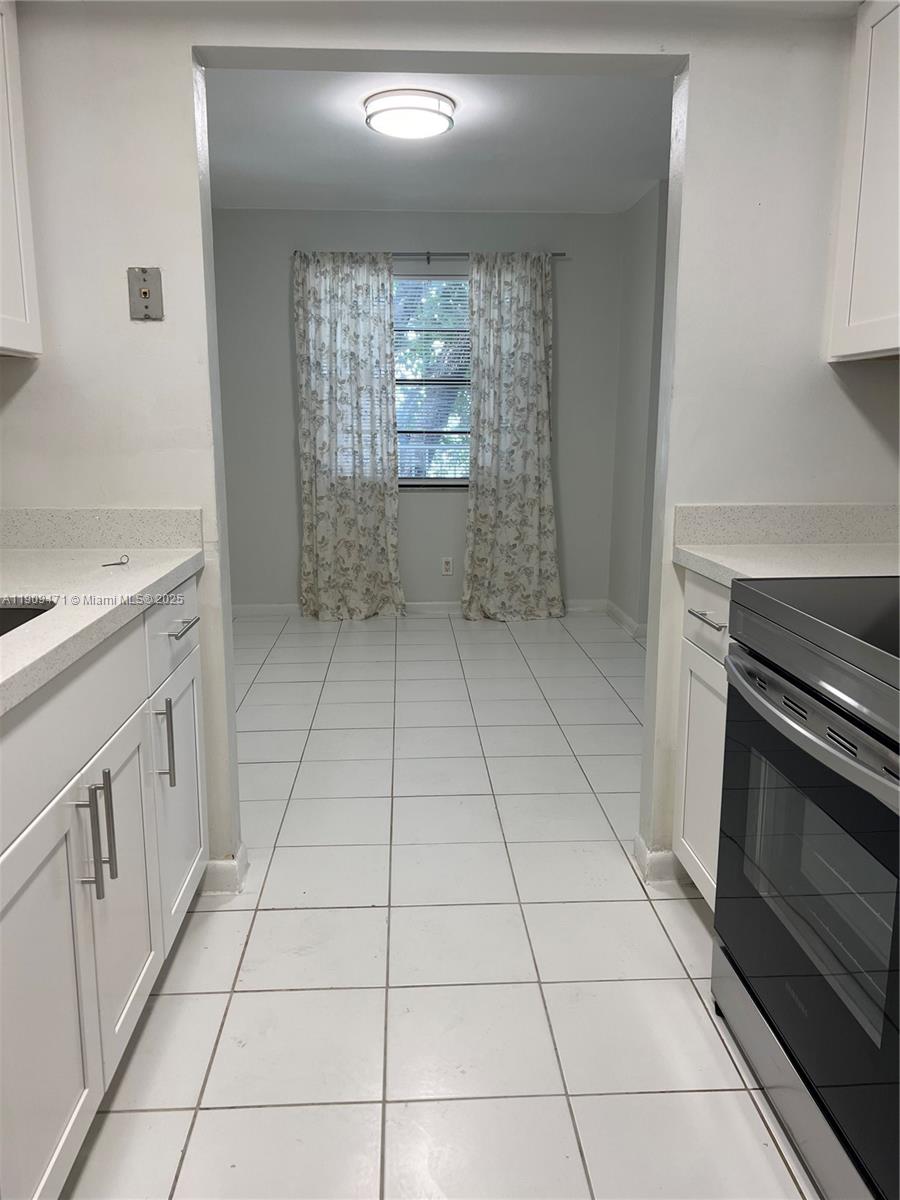 PALM VILLAGE CLUB CONDO - Residential Lease