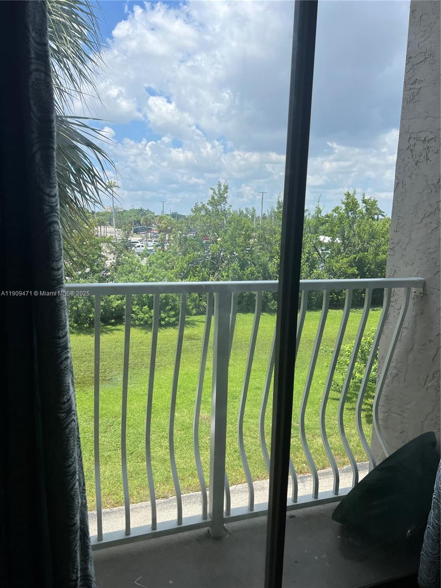 PALM VILLAGE CLUB CONDO - Residential Lease