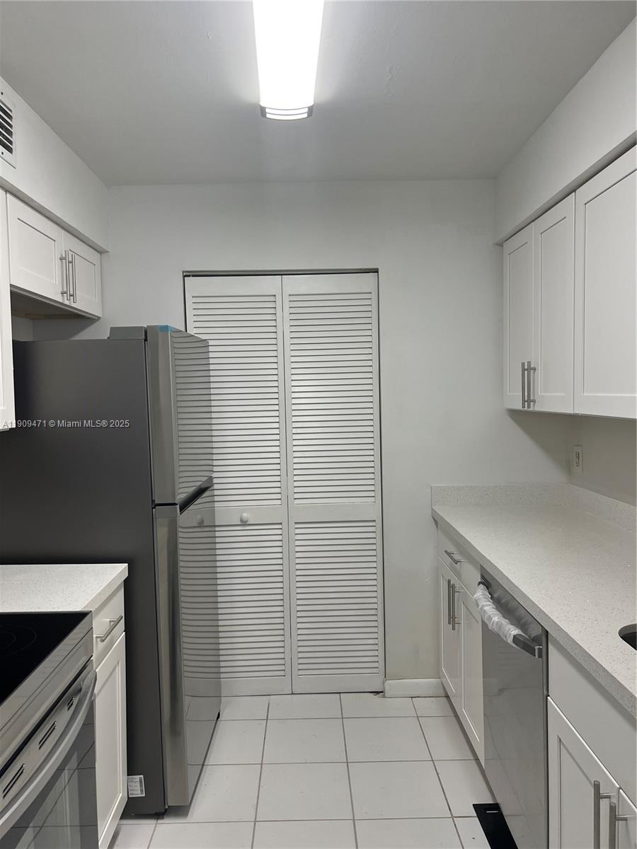 PALM VILLAGE CLUB CONDO - Residential Lease