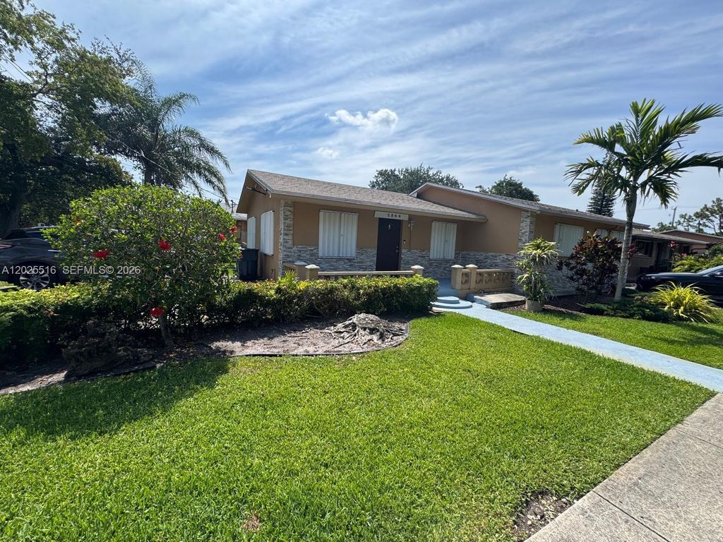 Photo of 5844-5846 Pierce St, Hollywood, FL 33021 (MLS # A12025516)