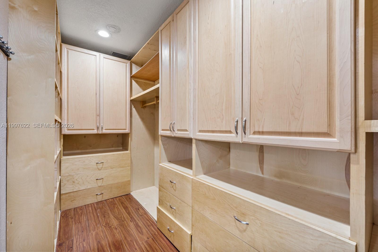 COUNTRY WALK SEC 4 - Residential Lease