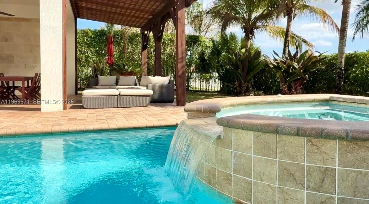 EQUESTRIAN CLUB - Residential