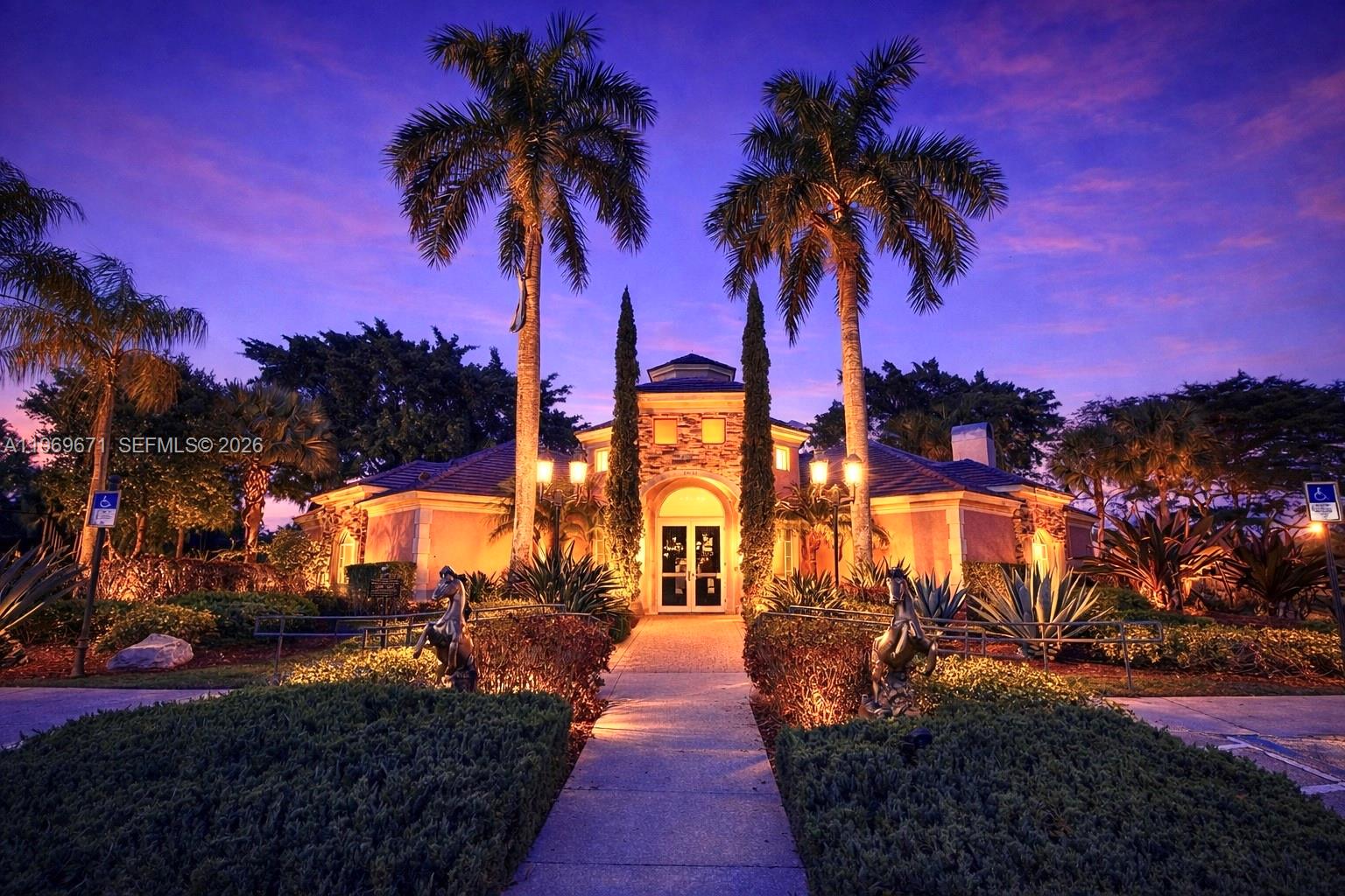 EQUESTRIAN CLUB - Residential