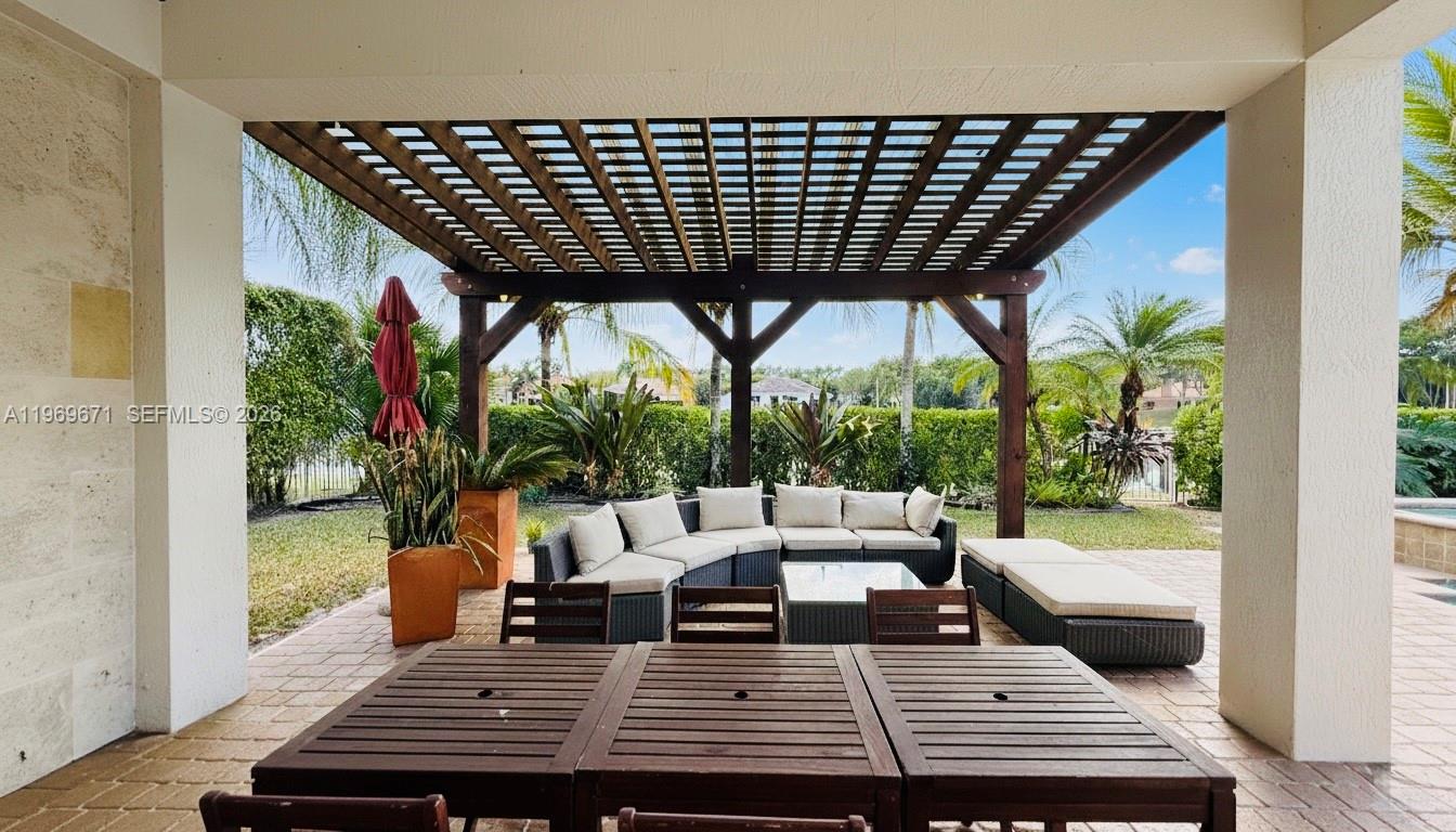 EQUESTRIAN CLUB - Residential