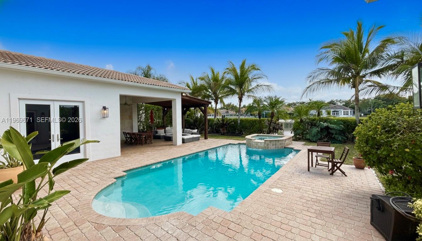 EQUESTRIAN CLUB - Residential