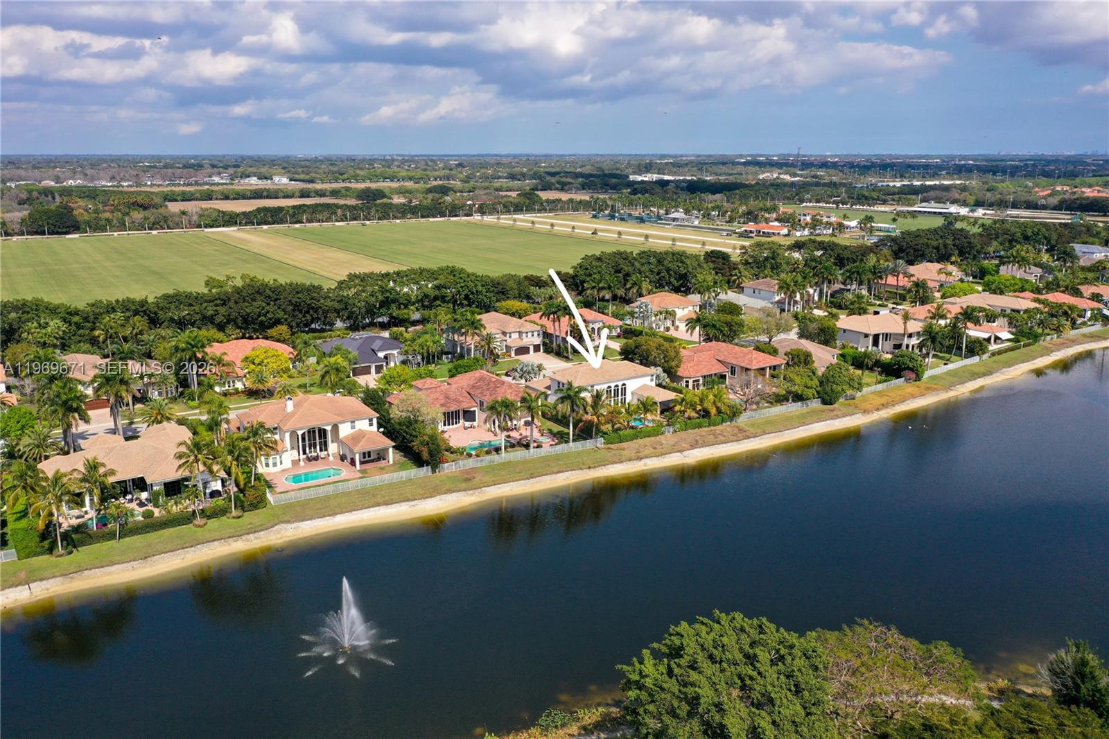 EQUESTRIAN CLUB - Residential