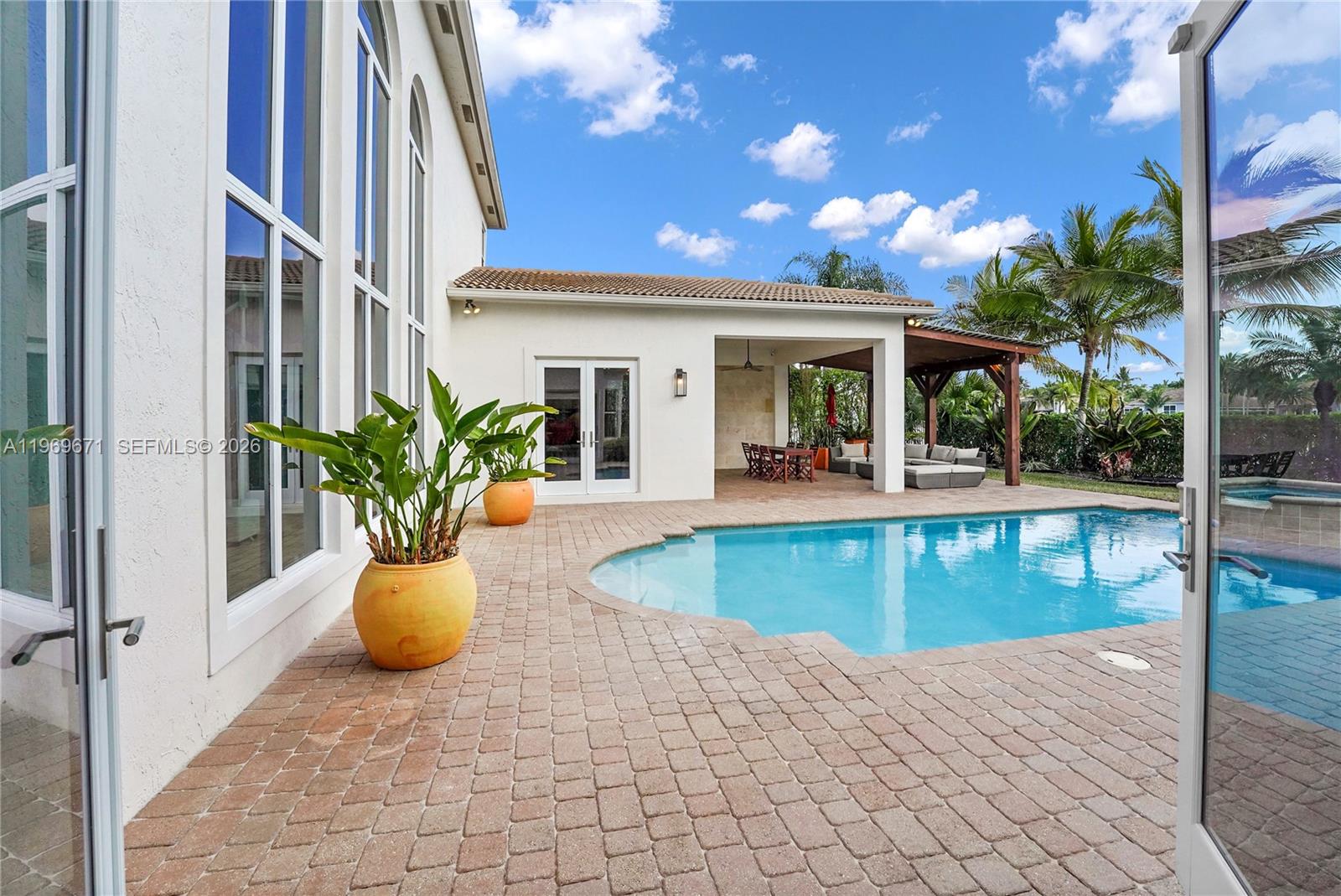 EQUESTRIAN CLUB - Residential