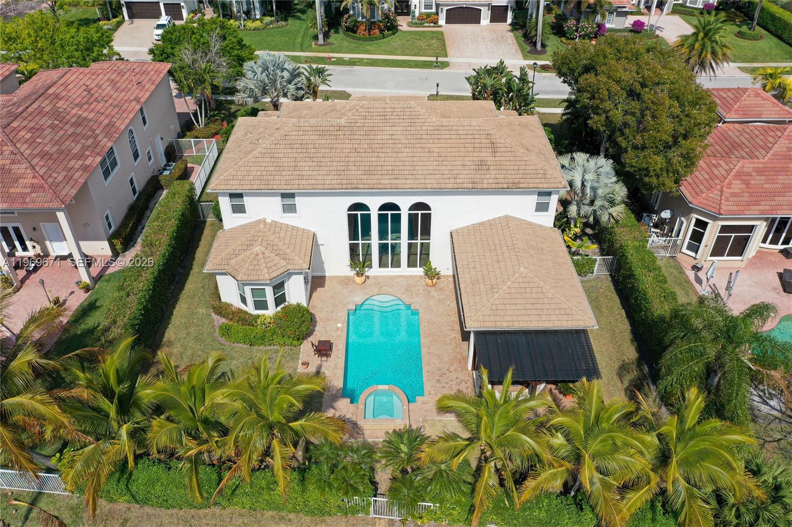 EQUESTRIAN CLUB - Residential