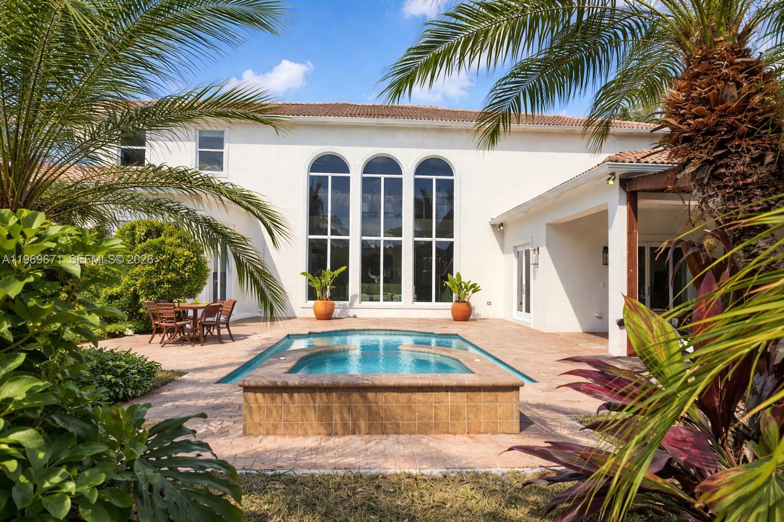 EQUESTRIAN CLUB - Residential