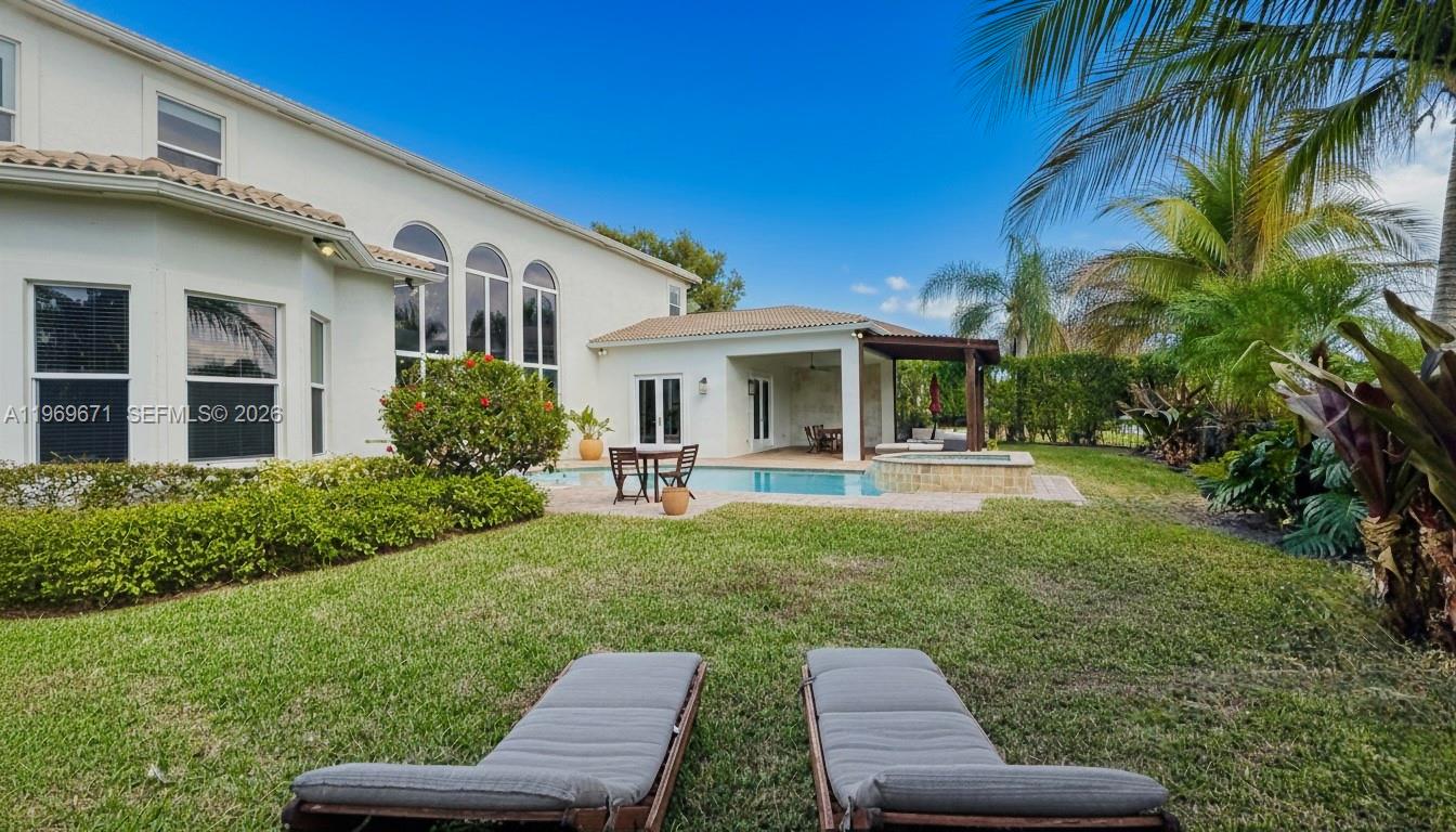 EQUESTRIAN CLUB - Residential