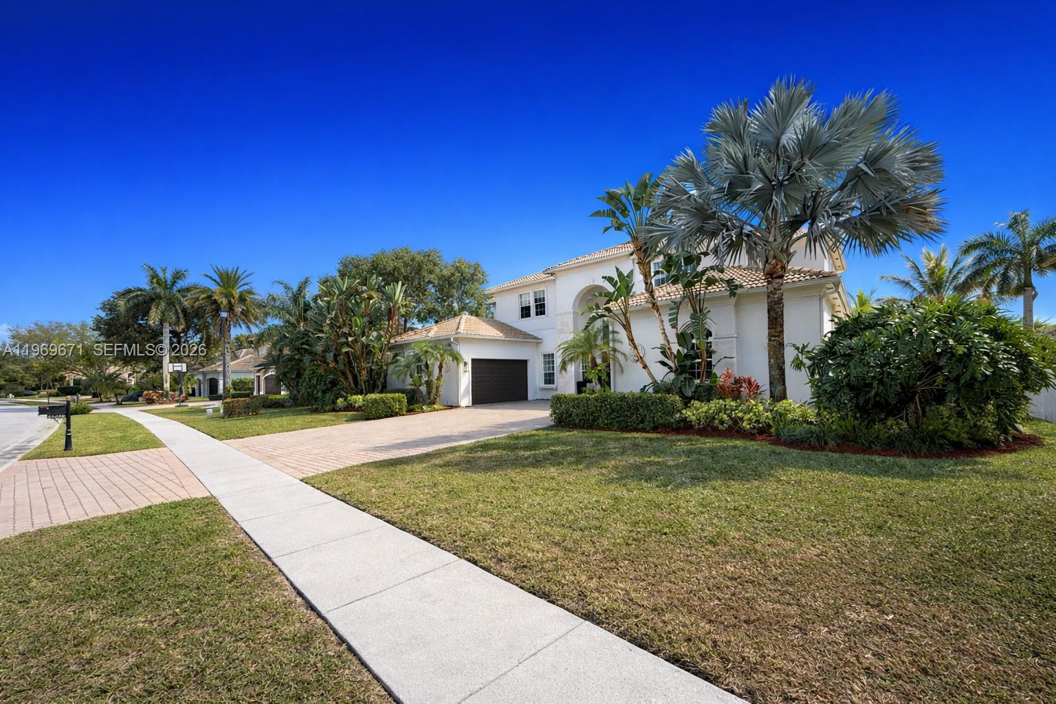 EQUESTRIAN CLUB - Residential