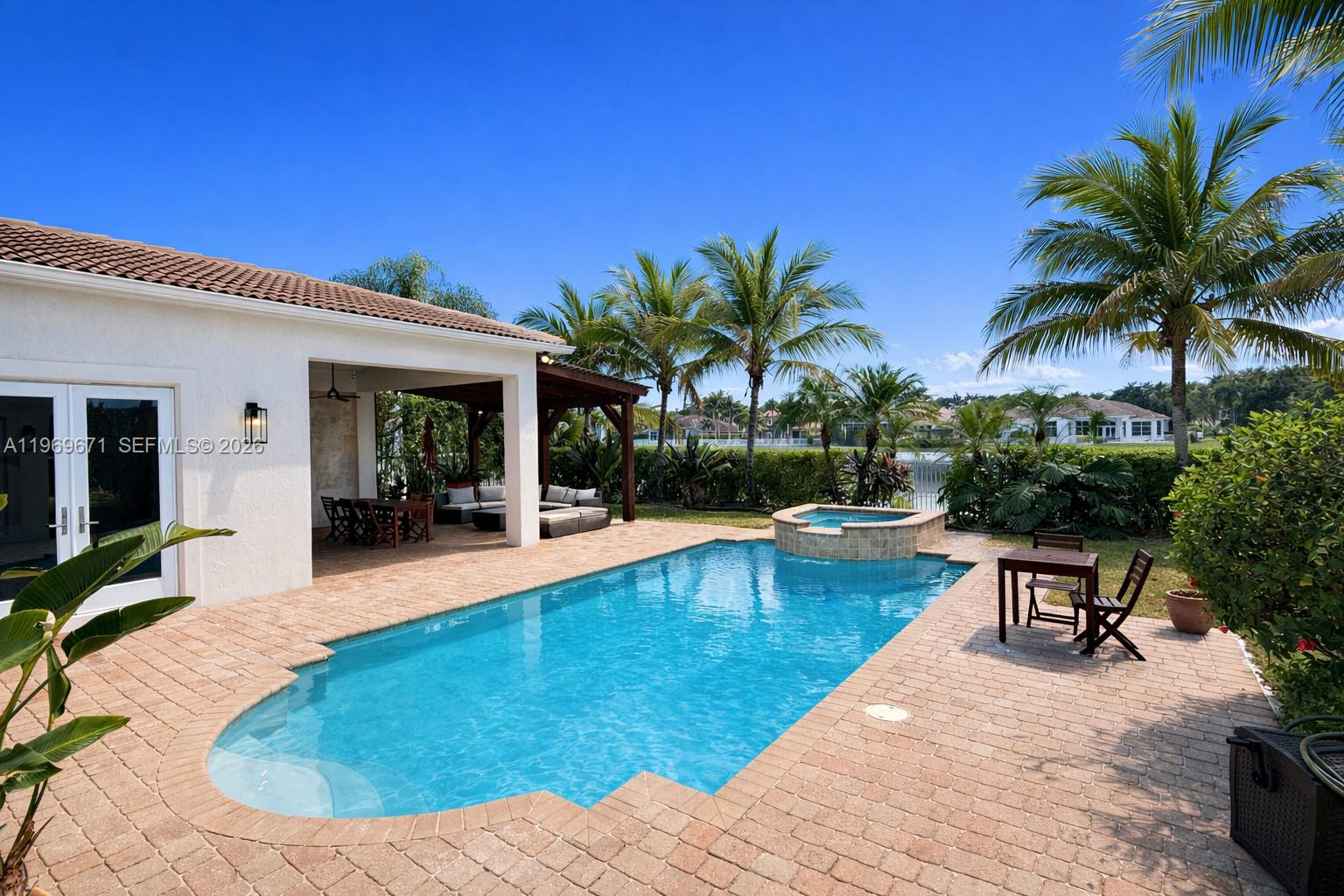 EQUESTRIAN CLUB - Residential