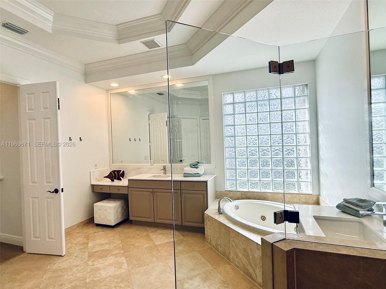 EQUESTRIAN CLUB - Residential