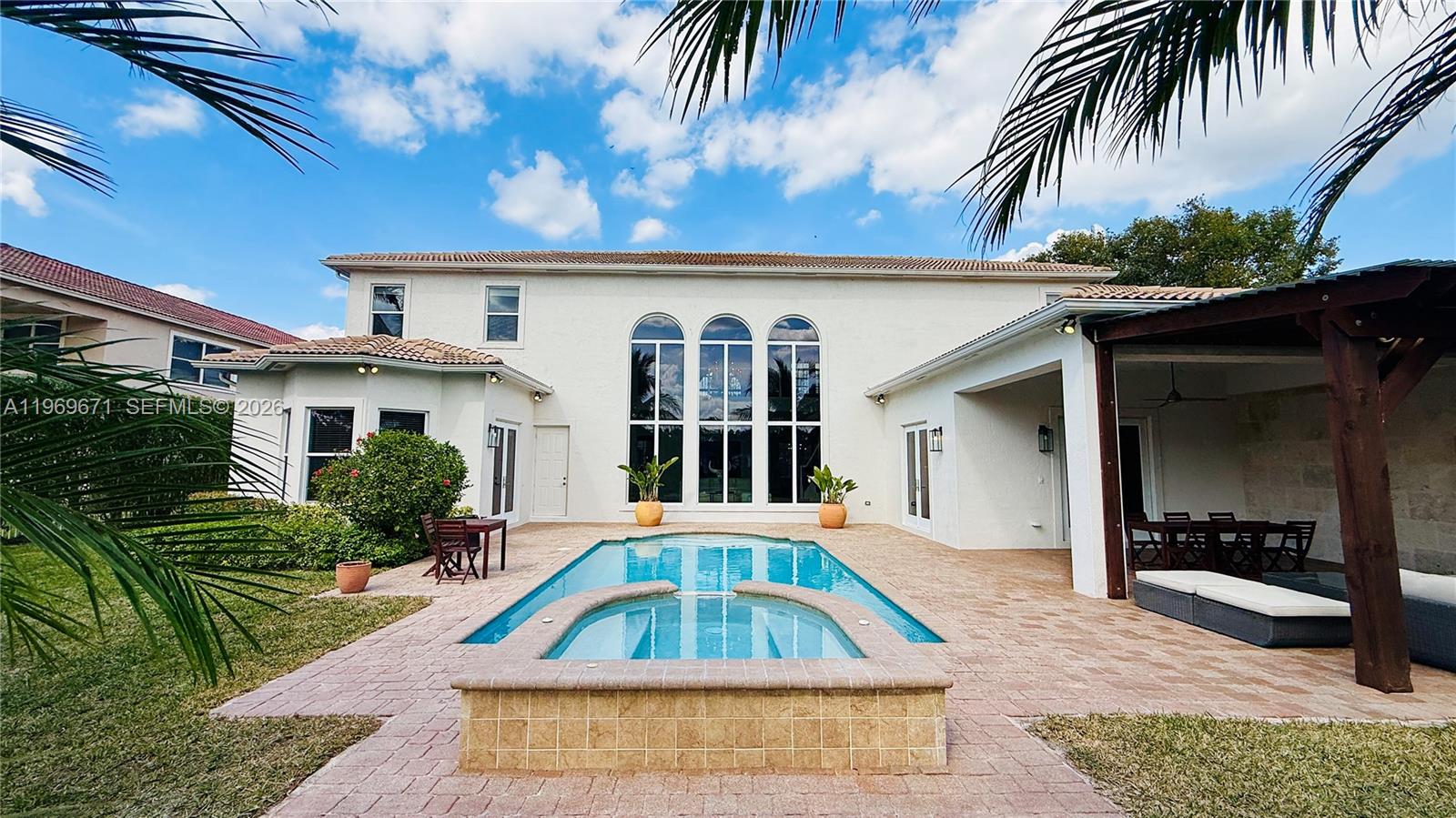 EQUESTRIAN CLUB - Residential