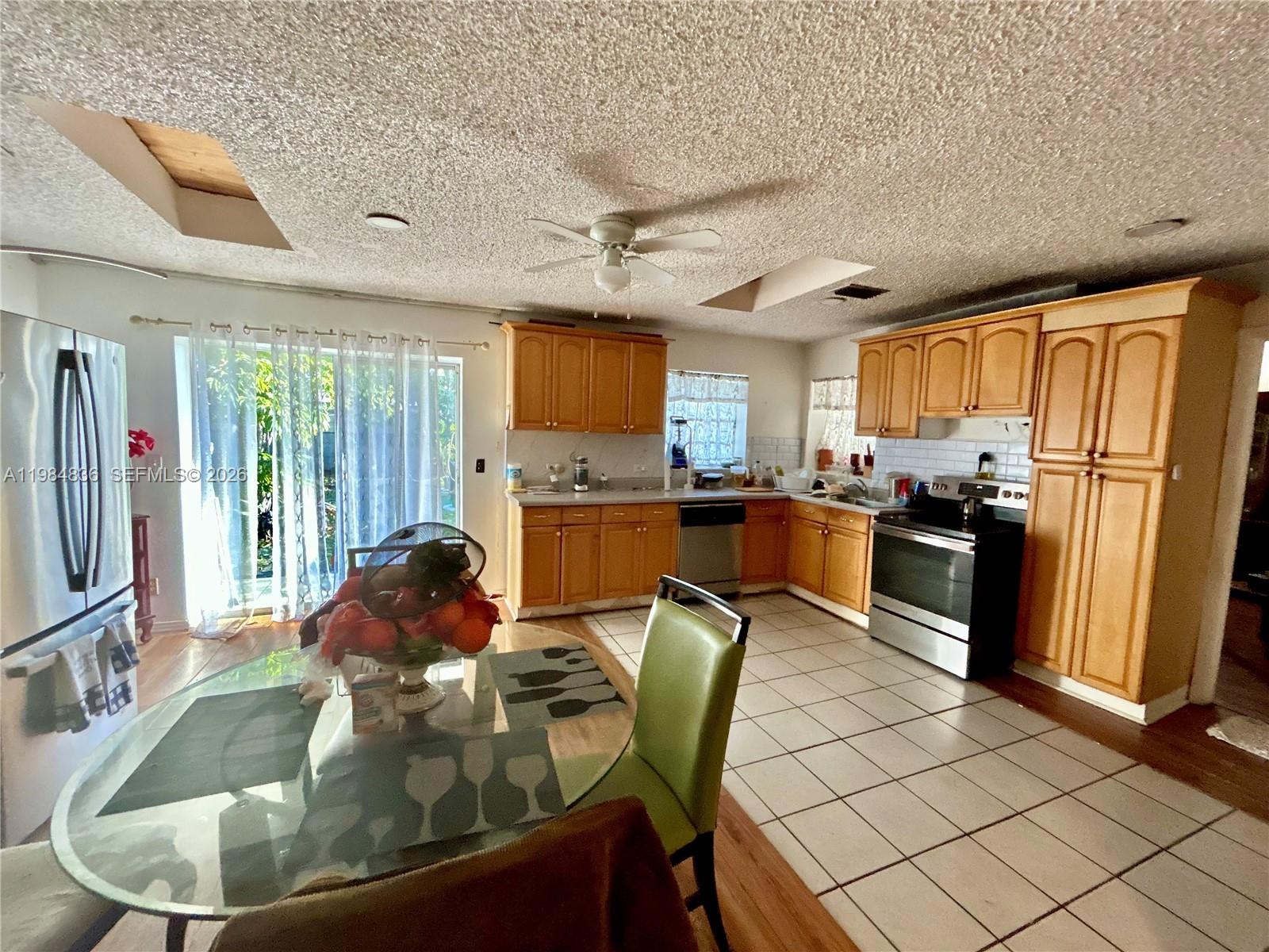 LOS ANGELES ESTATES SEC O - Residential