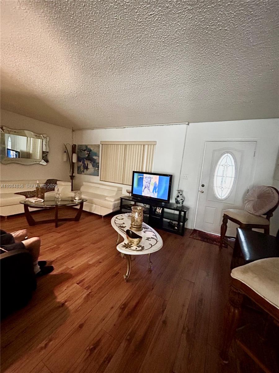 LOS ANGELES ESTATES SEC O - Residential