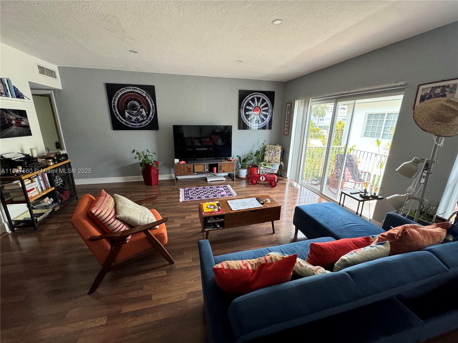 Spacious corner 3 bedroooms / 2 bathrooms apartment with lots of natural light. Includes washer & dryer in the unit and comes with 2 assigned parking spots. Great location in the island, steps from the school and walking distance from the shops, Bal Harbor & the beach.