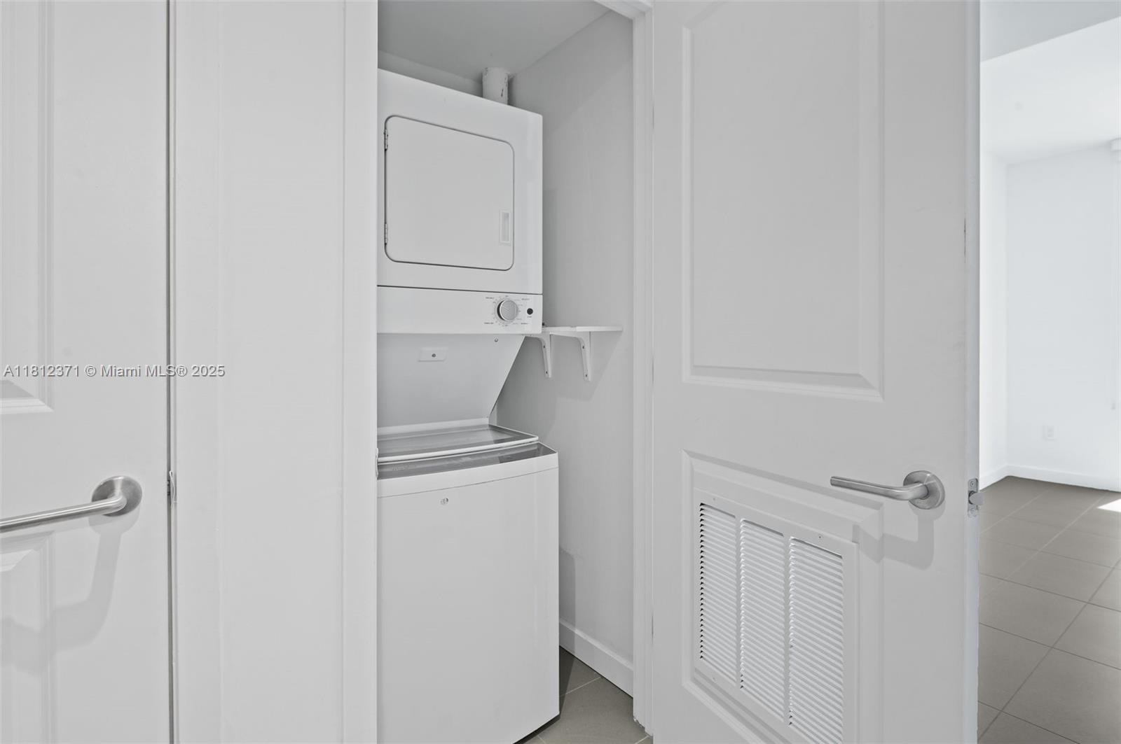 CANVAS CONDO - Residential Lease