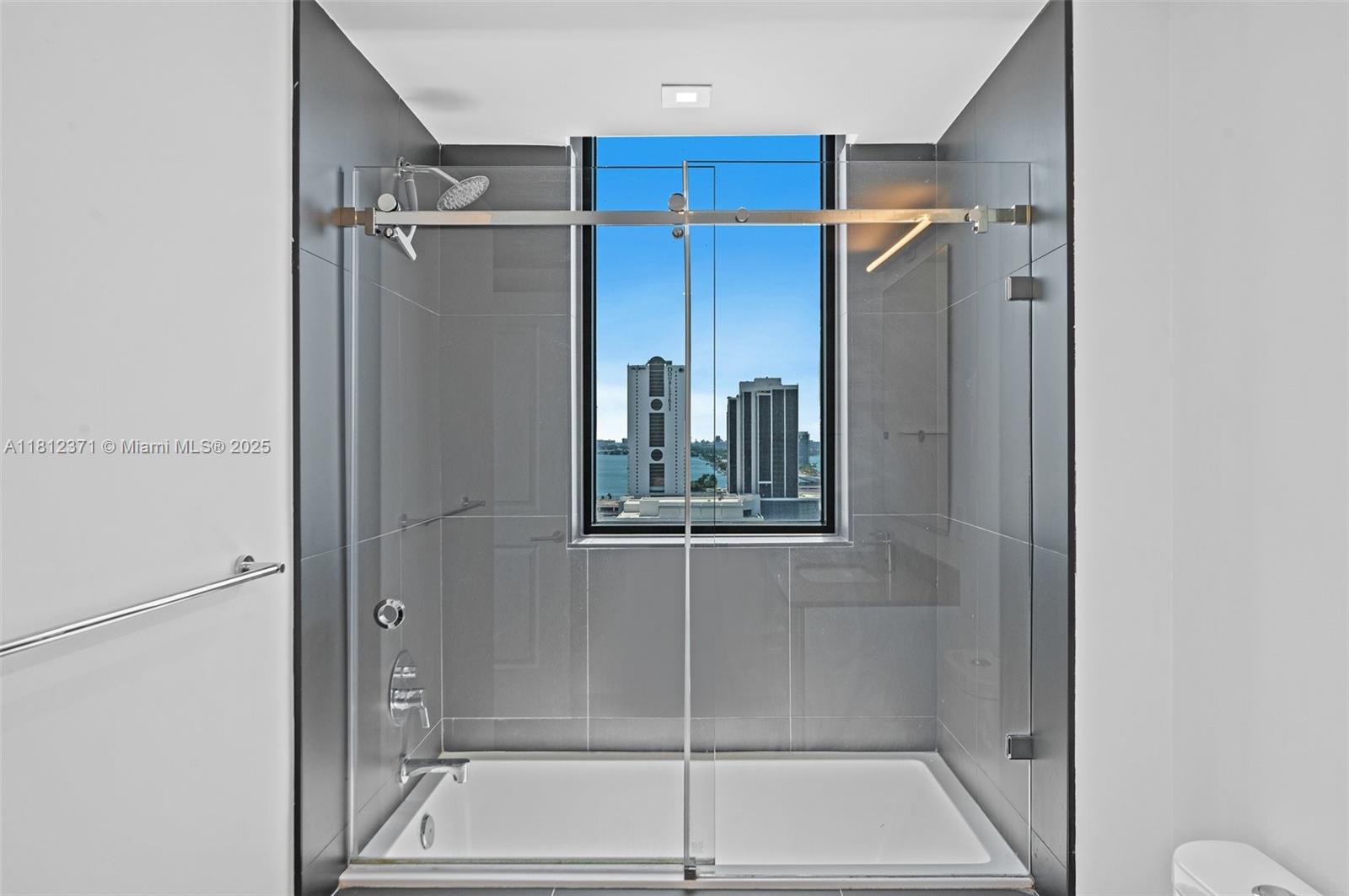CANVAS CONDO - Residential Lease