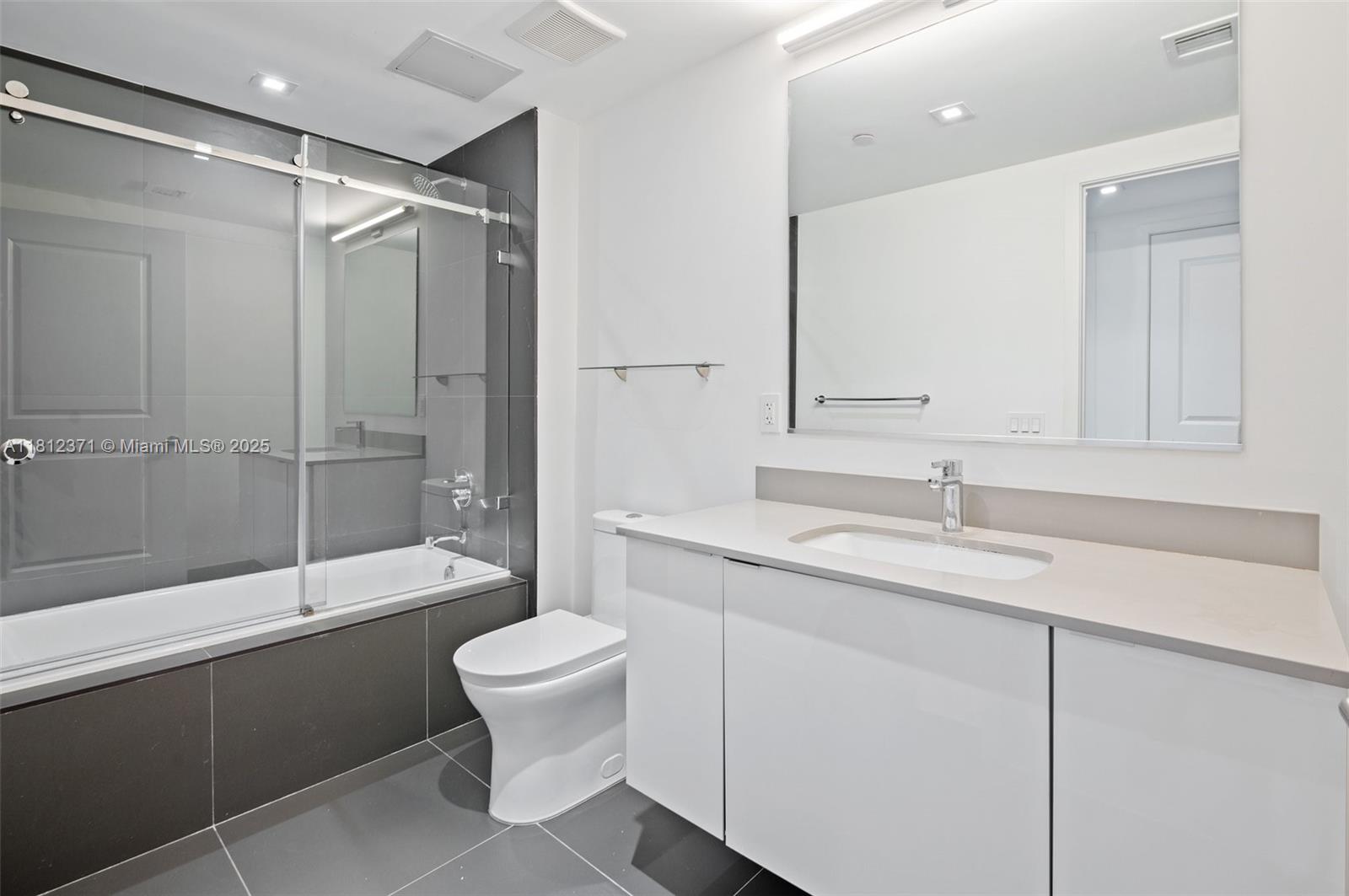 CANVAS CONDO - Residential Lease