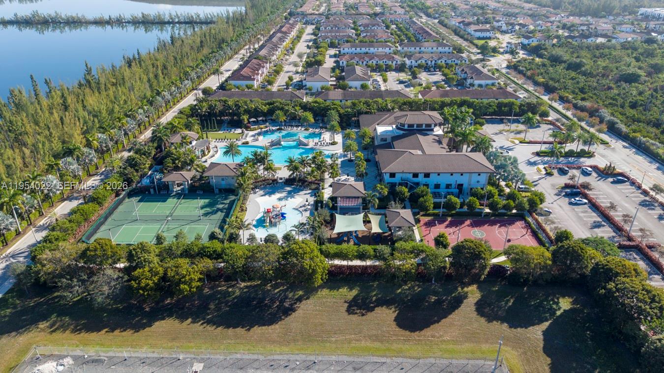 DORAL BREEZE - Residential