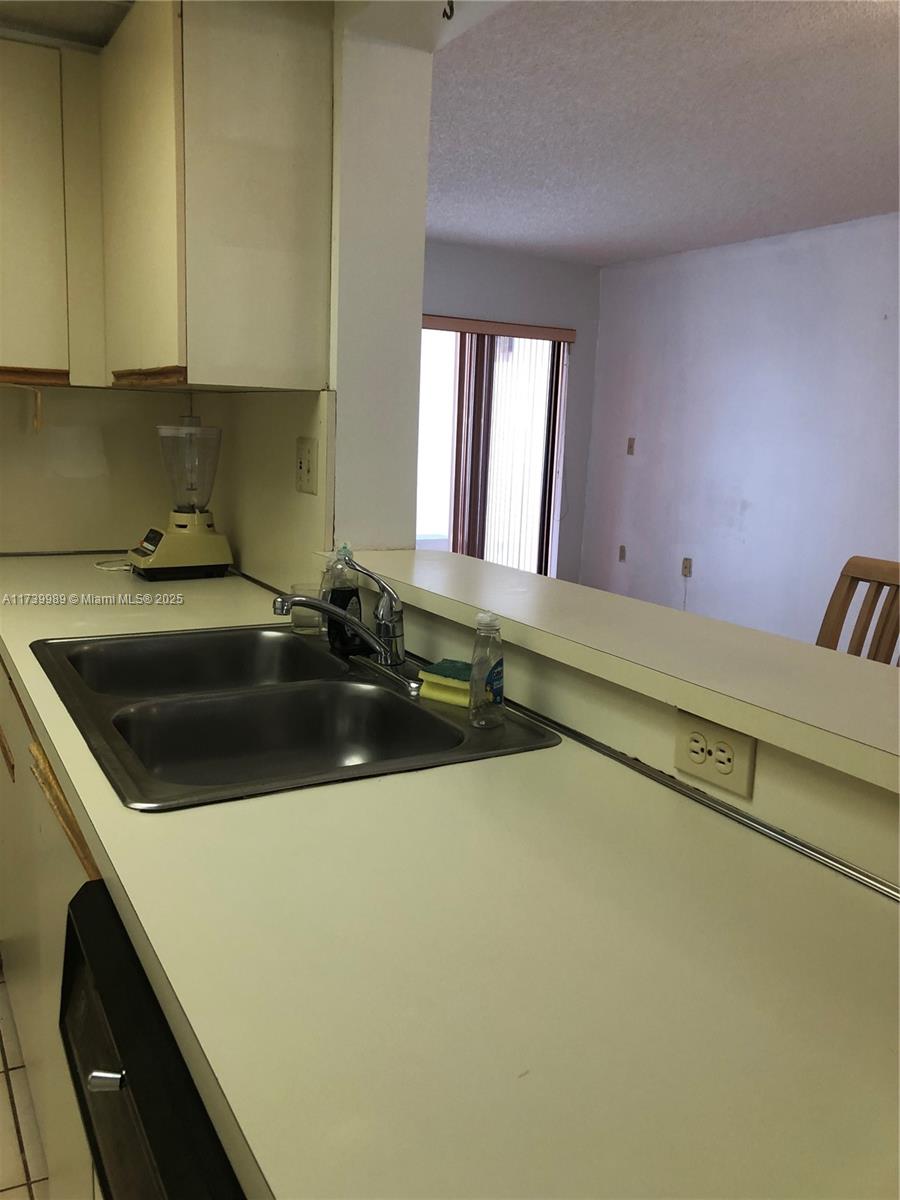 10249 NW 9th St Cir 110-8