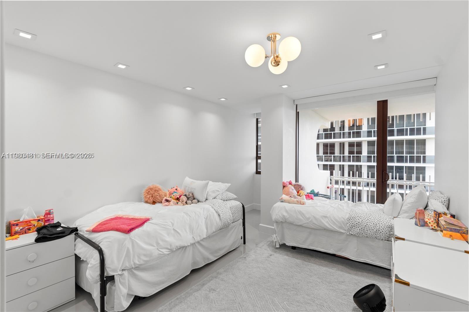 KENILWORTH CONDO - Residential