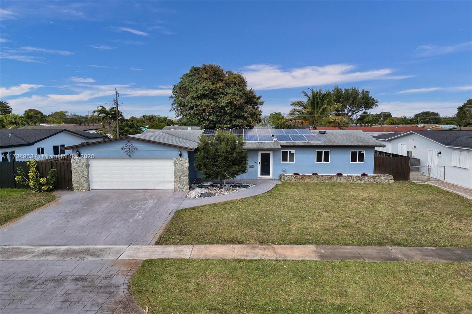 Property for Sale at 7711 Nw 5th St, Pembroke Pines, Miami-Dade County, Florida - Bedrooms: 4 
Bathrooms: 2  - $600,000