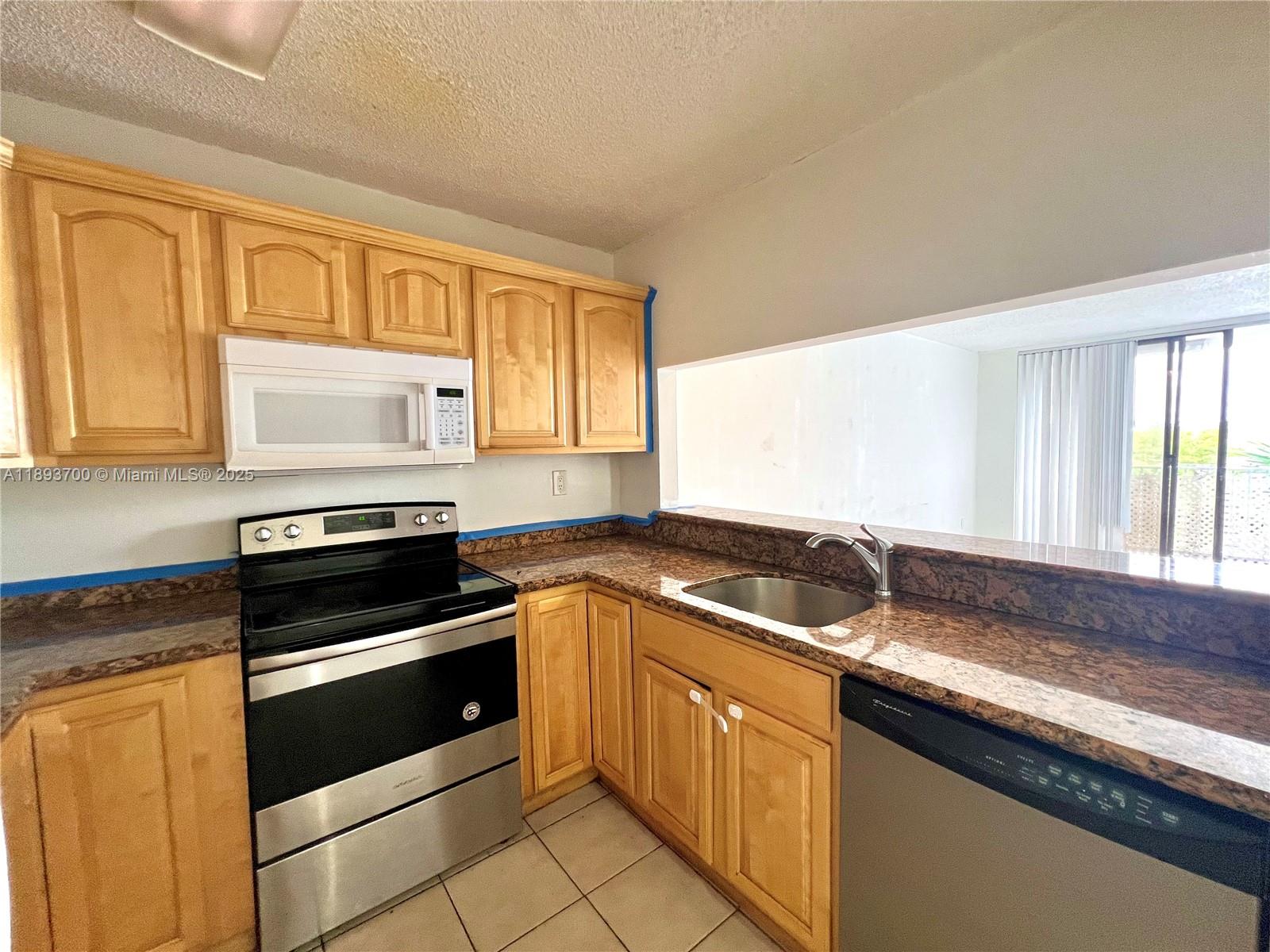 FONTAINEBLEAU GARDENS CON - Residential Lease
