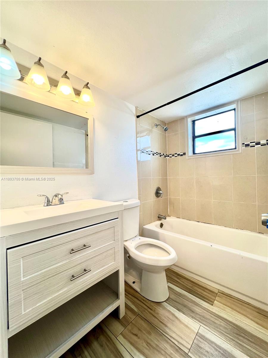 FONTAINEBLEAU GARDENS CON - Residential Lease