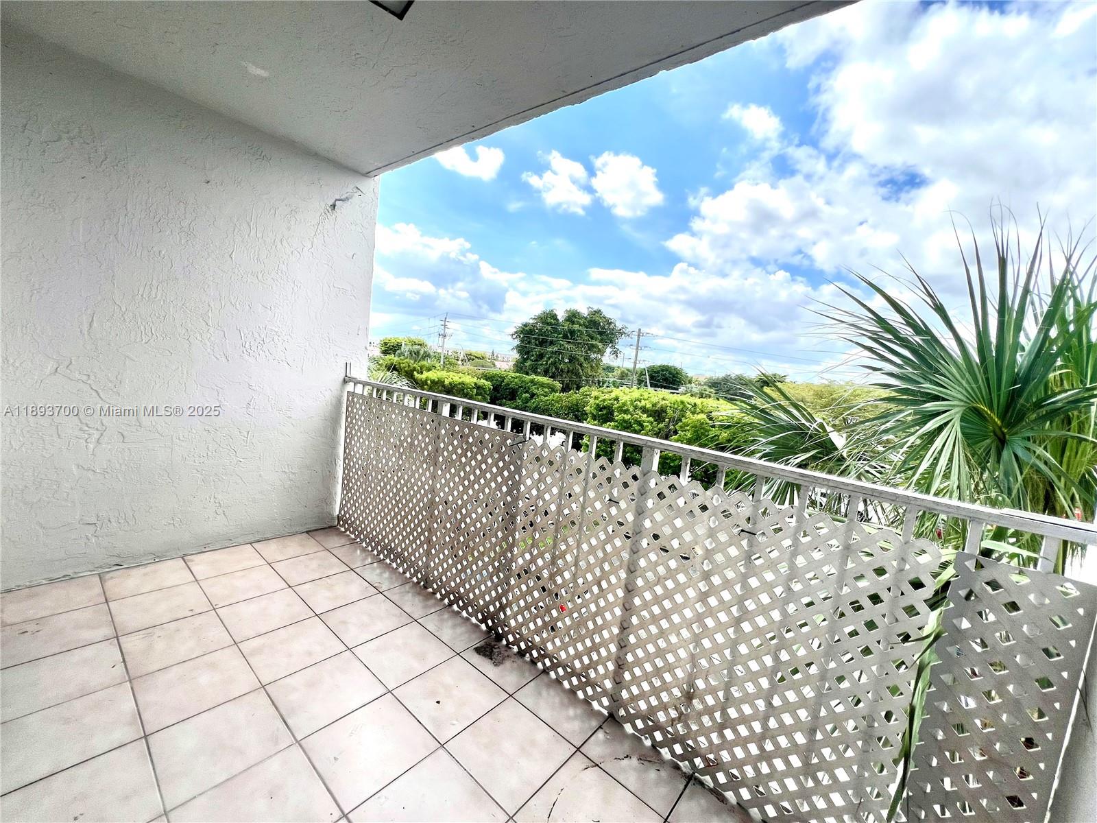 FONTAINEBLEAU GARDENS CON - Residential Lease