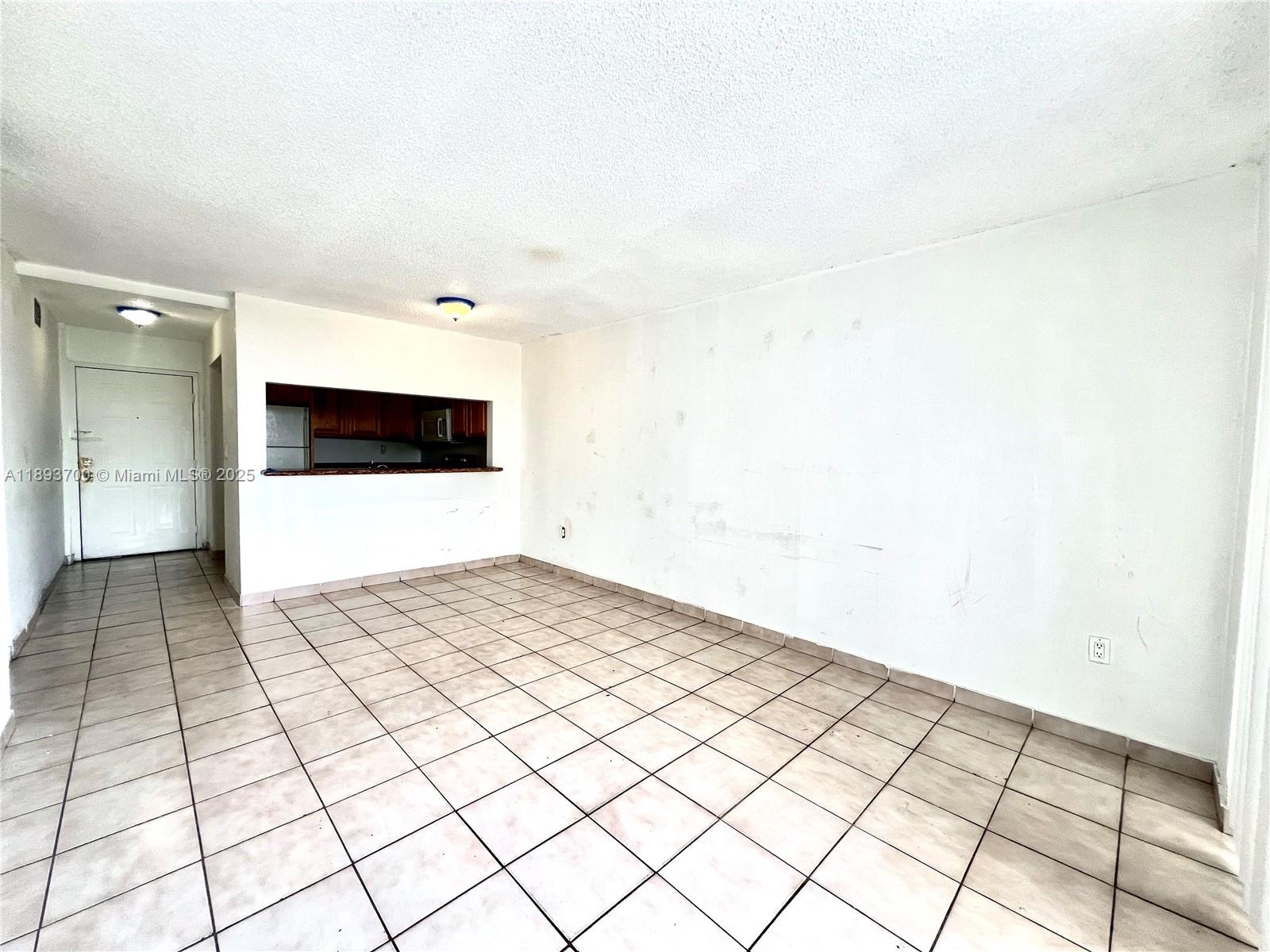 FONTAINEBLEAU GARDENS CON - Residential Lease