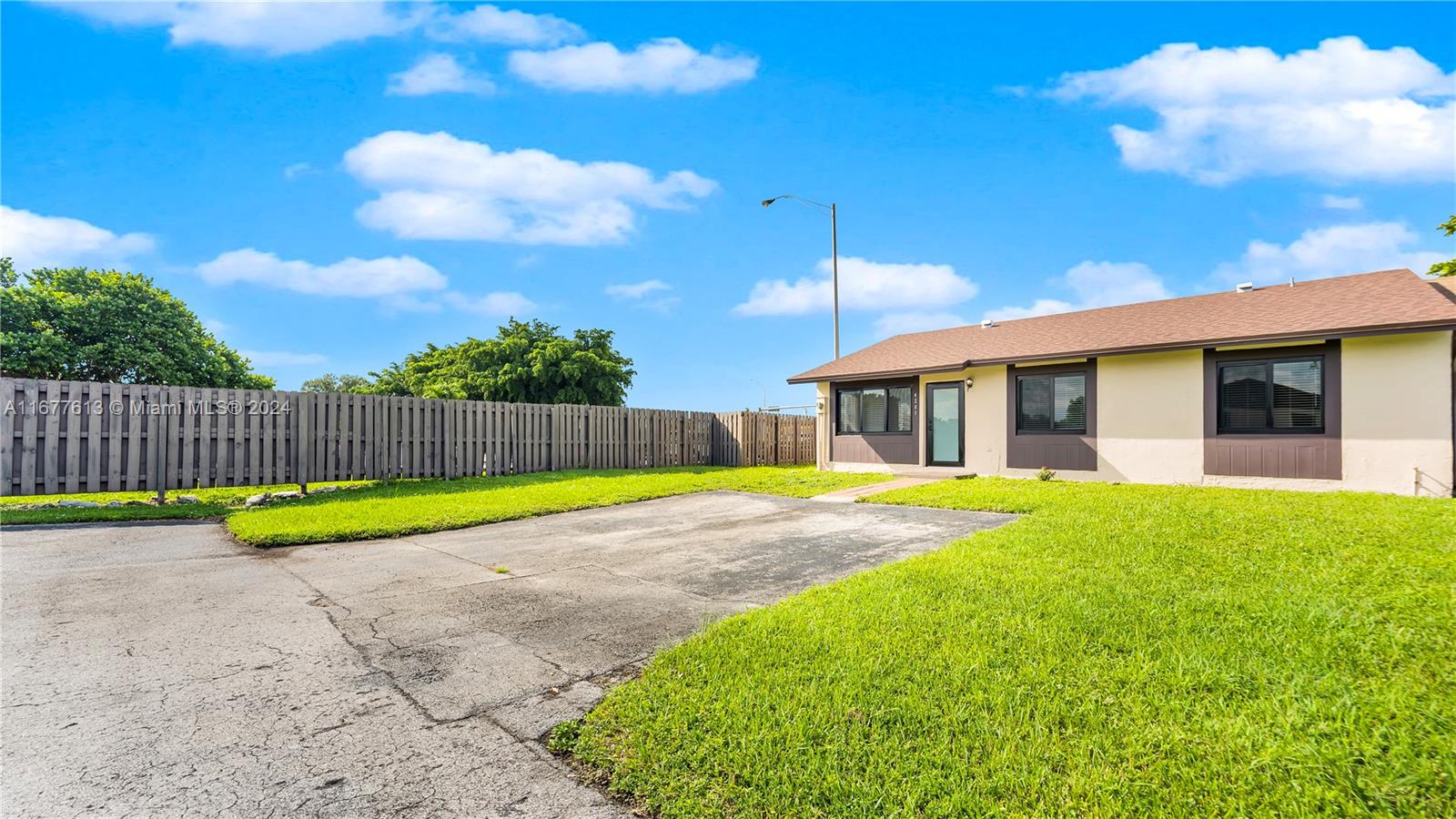 4208 Sw 136th Pl Pl, Miami, Broward County, Florida - 3 Bedrooms  
2 Bathrooms - 