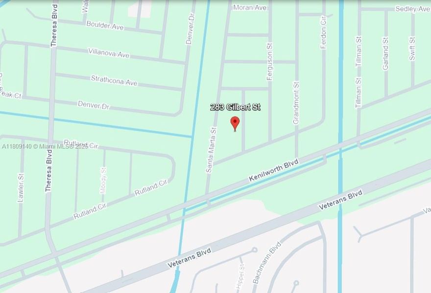 Incredible investment opportunity in Port Charlotte! This spacious vacant land is available for immediate sale in a prime residential area. Enjoy easy access to main avenues and the convenience of being a short distance from shopping centers. Ready for construction and investment, this plot is perfect for building the home of your dreams!