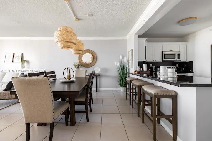 5601 Collins Ave 923