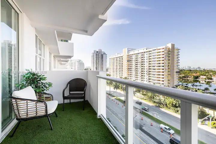Property for Sale at 5601 Collins Ave 923, Miami Beach, Miami-Dade County, Florida - Bedrooms: 1 
Bathrooms: 2  - $565,000